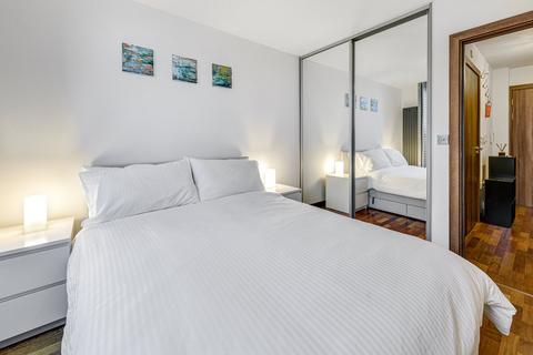 1 bedroom flat to rent, Bridges Court Road, London, SW11
