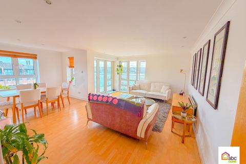 3 bedroom apartment for sale, St. Davids Square, London