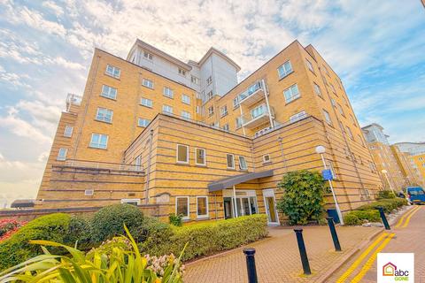 3 bedroom apartment for sale, St. Davids Square, London