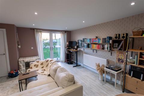 undefined, Goldcrest Close, Daventry