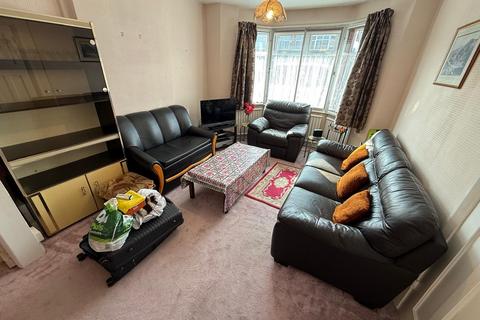 3 bedroom semi-detached house to rent, Ivanhoe Road, Hounslow, TW4