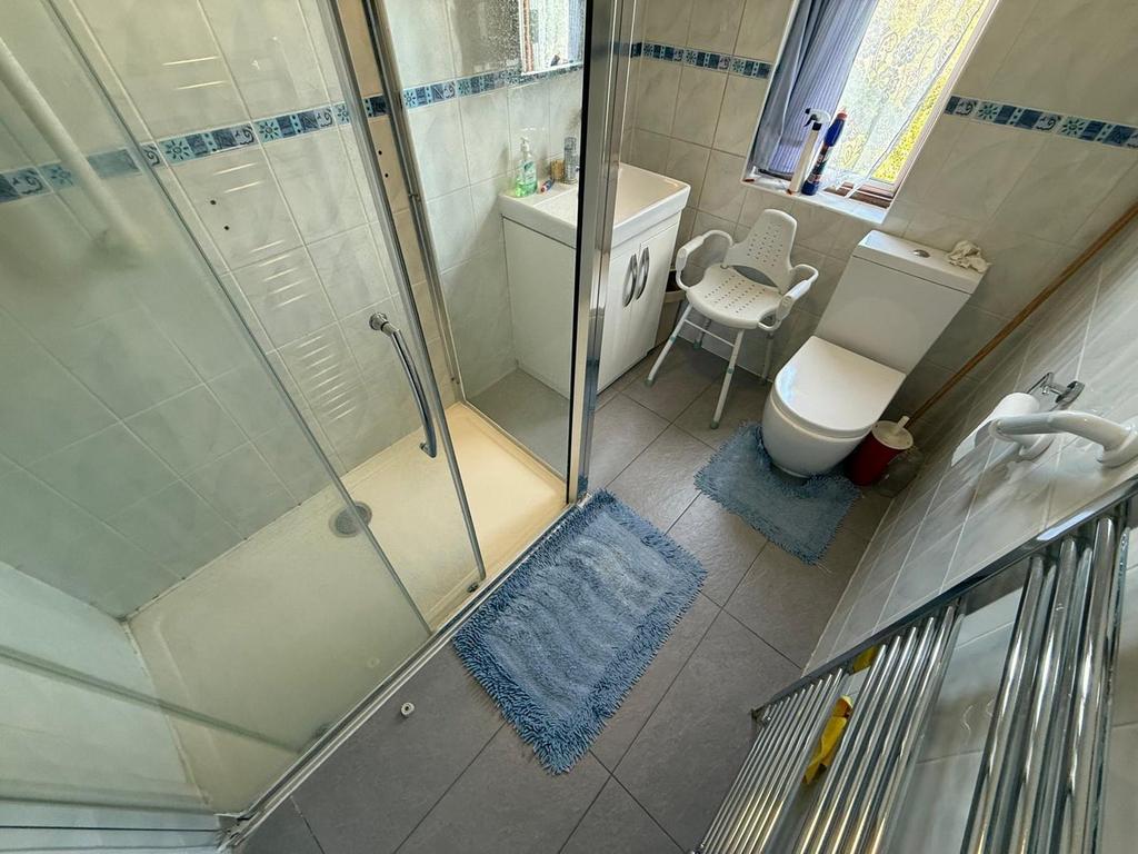 First Floor Shower Suite