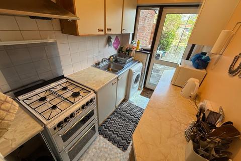 3 bedroom semi-detached house to rent, Ivanhoe Road, Hounslow, TW4