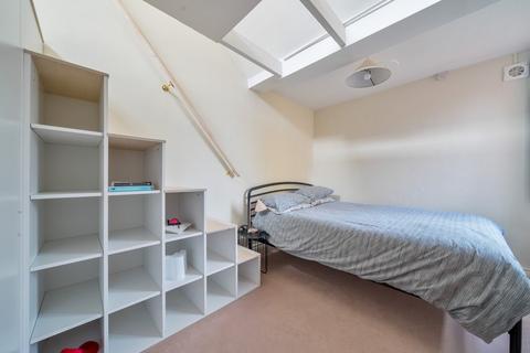 1 bedroom flat for sale, Frogmore, Putney, London, SW18