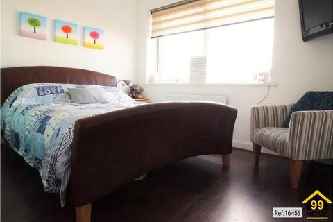 3 bedroom terraced house to rent, Stanford Road, Colchester, Essex, CO4