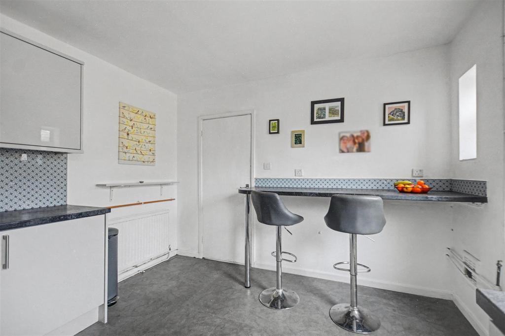 Kitchen 2.jpeg