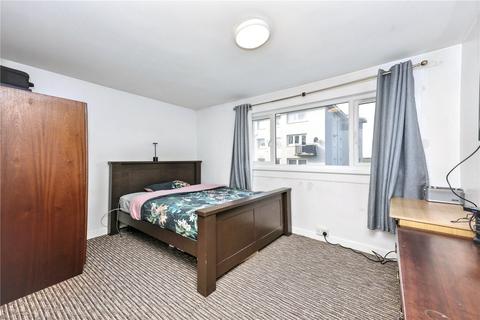 undefined, Urquhart Crescent, Fife KY12