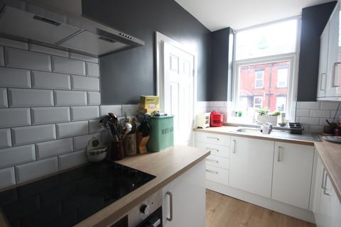 2 bedroom terraced house to rent, Station Place, Bramley, Leeds, LS13 3QP