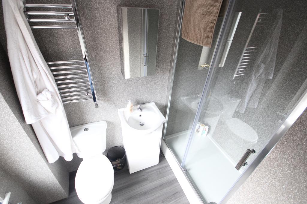 5 Station Place Shower room