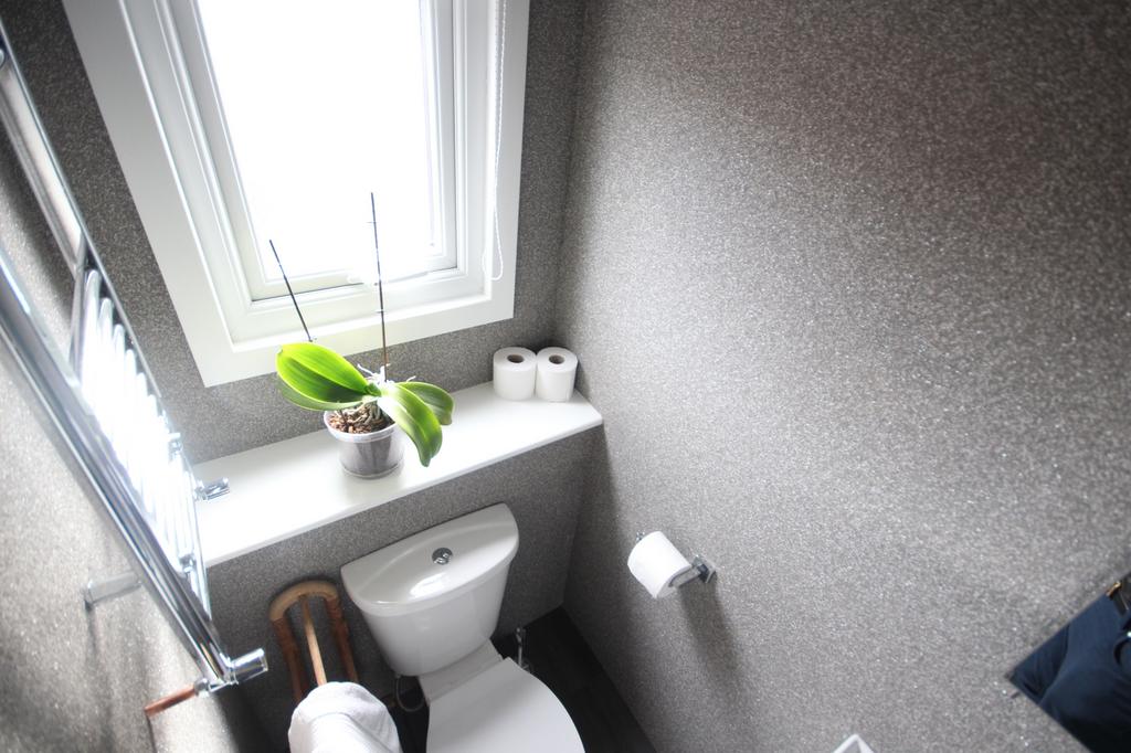 5 Station Place Toilet