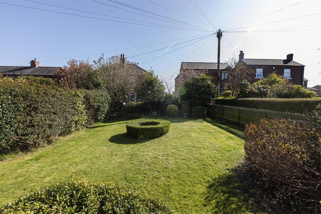 Bramleys Estate Agents - Warburton - Emley (21).jp