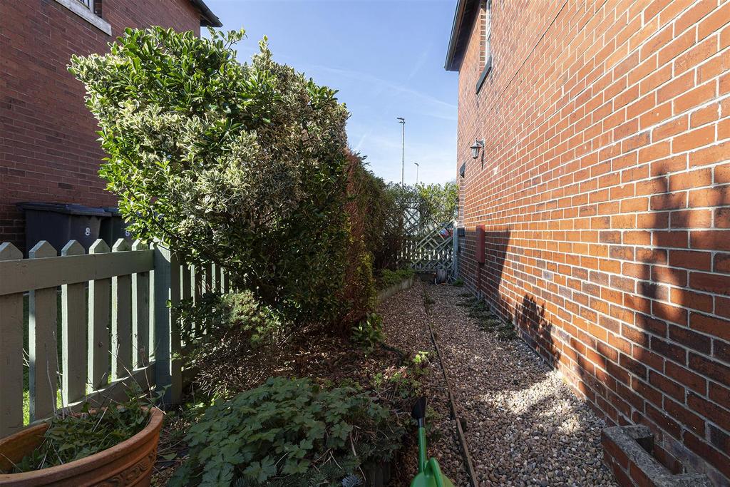 Bramleys Estate Agents - Warburton - Emley (23).jp