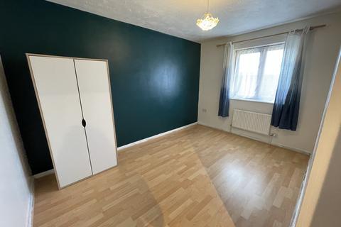3 bedroom house to rent, Coles Avenue, Leadenhall, MK6