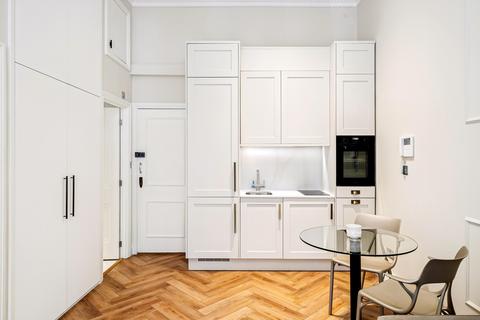 1 bedroom flat to rent, Sloane Gardens, London SW1W