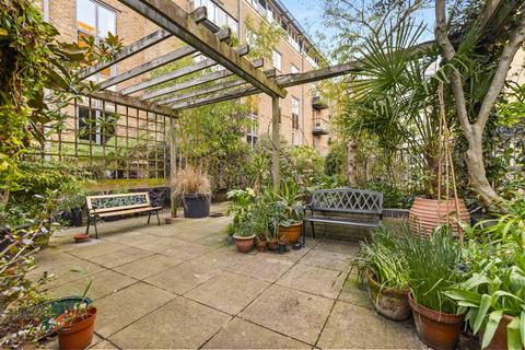 undefined, Coopers Lodge, 255 Tooley Street, London