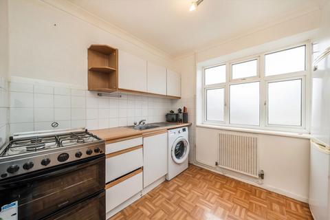 2 bedroom flat for sale, Frensham Drive, London SW15