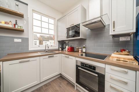 2 bedroom flat for sale, Carmalt Gardens, London SW15