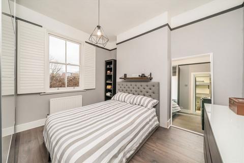 2 bedroom flat for sale, Carmalt Gardens, London SW15