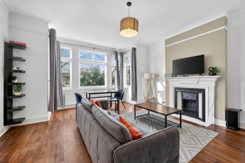 2 bedroom flat to rent, Park Road North, London