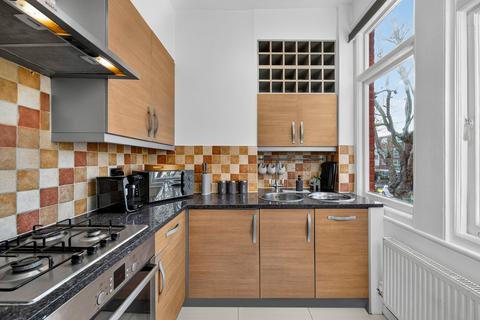 2 bedroom flat to rent, Park Road North, London