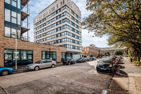 2 bedroom flat to rent, Skyline Apartments, 1 The Causeway, Worthing, BN12