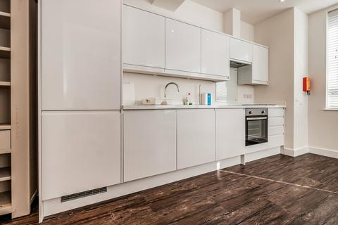 2 bedroom flat to rent, Skyline Apartments, 1 The Causeway, Worthing, BN12