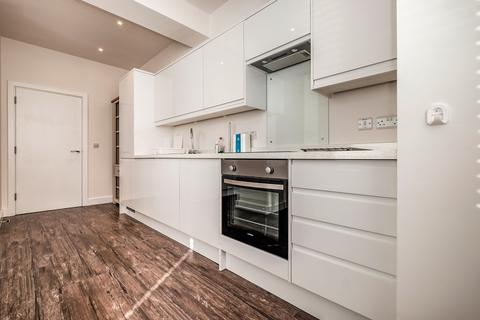 2 bedroom flat to rent, Skyline Apartments, 1 The Causeway, Worthing, BN12
