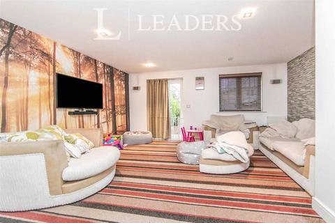 3 bedroom semi-detached house to rent, Apprentice Drive, CO4