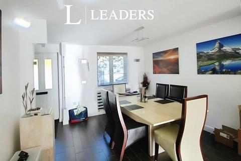 3 bedroom semi-detached house to rent, Apprentice Drive, CO4