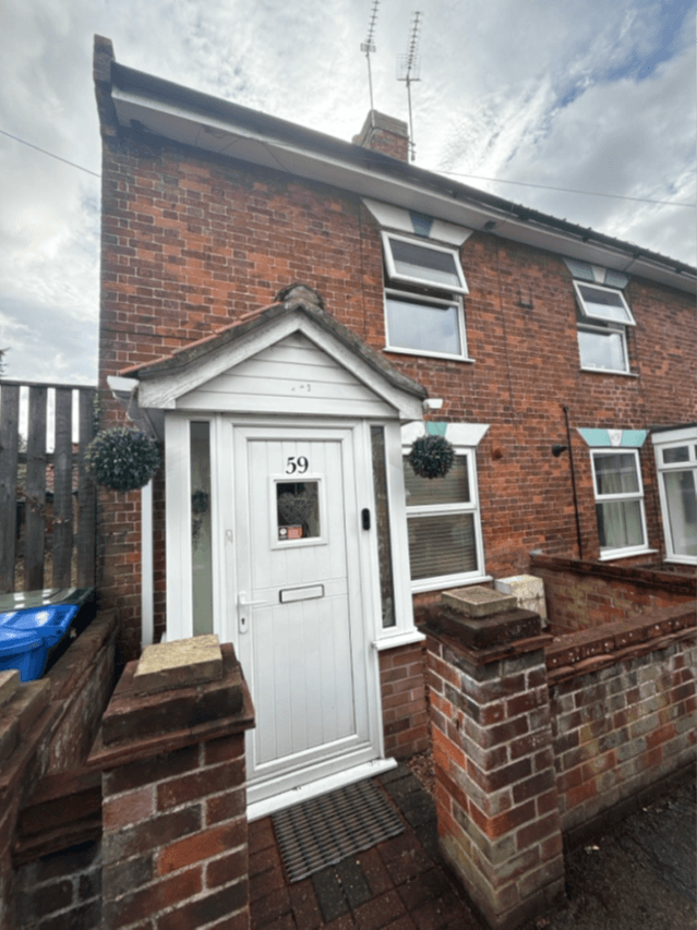 3 bed semi-detached house to rent Fredericks Road