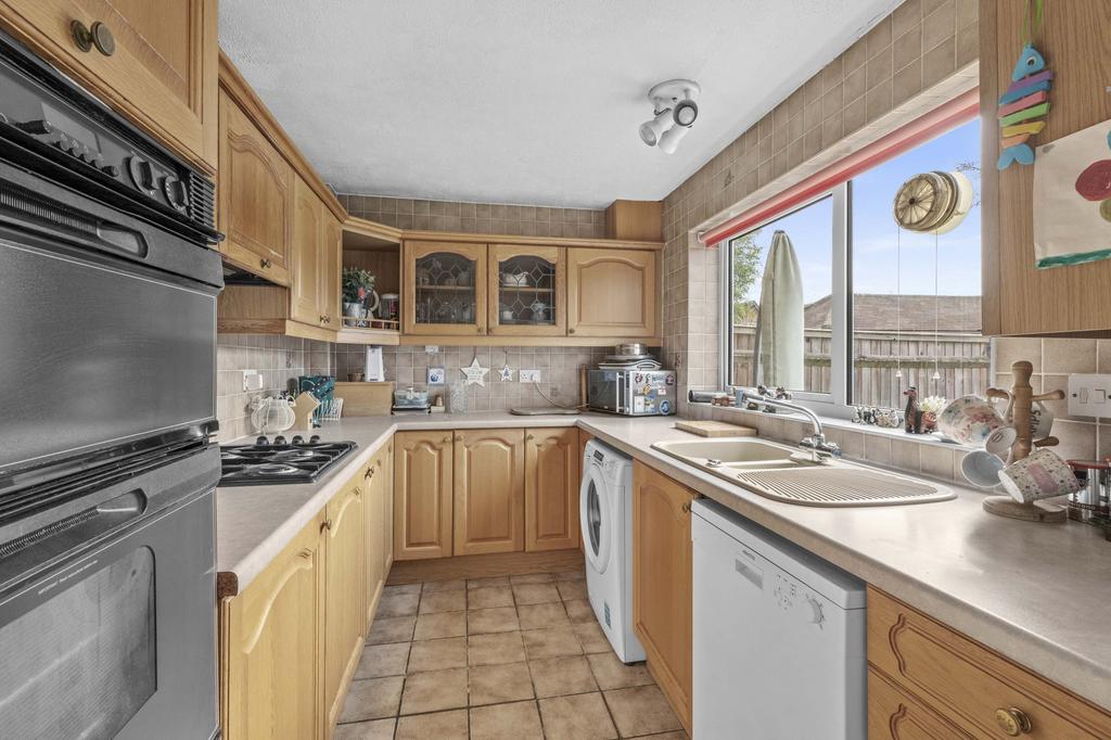 26 Dedmere Court, SL7 1 PL (LOW RES)-6