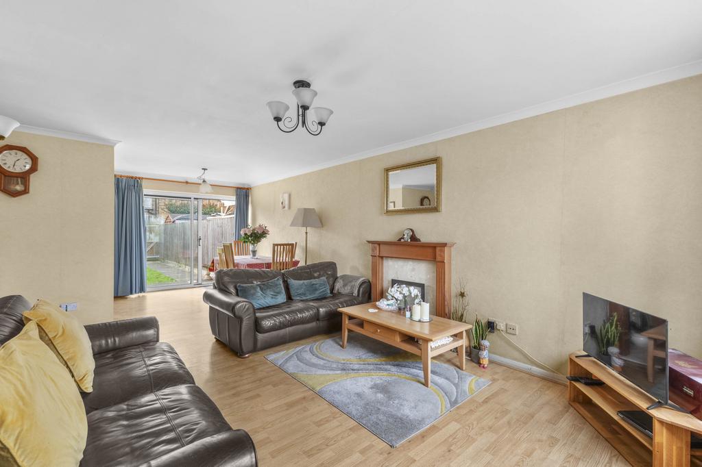 26 Dedmere Court, SL7 1 PL (LOW RES)-8