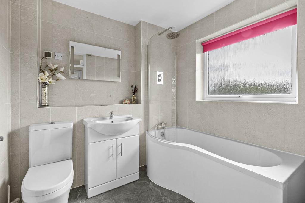 26 Dedmere Court, SL7 1 PL (LOW RES)-3