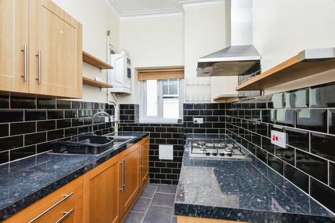 2 bedroom flat to rent, Upperton Gardens, EASTBOURNE