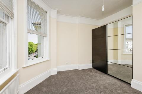 2 bedroom flat to rent, Upperton Gardens, EASTBOURNE