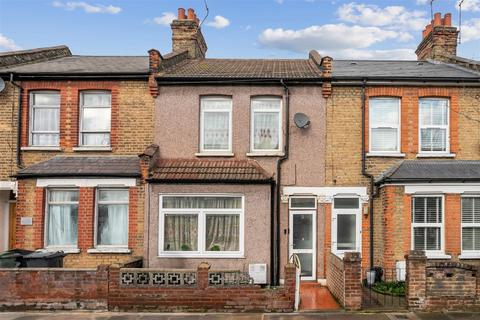 3 bedroom terraced house for sale, Thackeray Avenue, London