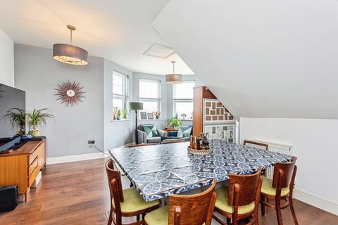 2 bedroom flat for sale, Cromer Lodge, Cromer Road, Southend-on-Sea, Essex, SS1