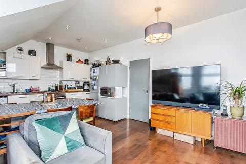 2 bedroom flat for sale, Cromer Lodge, Cromer Road, Southend-on-Sea, Essex, SS1
