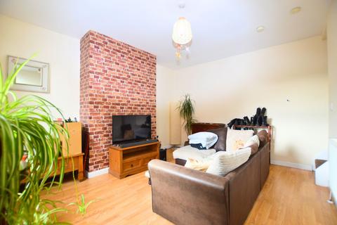 2 bedroom terraced house to rent, Paisley Terrace, Leeds LS12