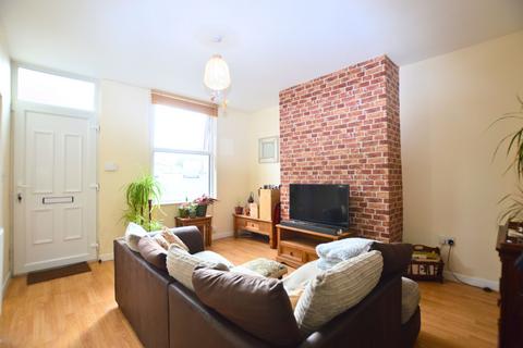 2 bedroom terraced house to rent, Paisley Terrace, Leeds LS12