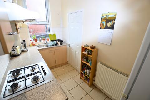 2 bedroom terraced house to rent, Paisley Terrace, Leeds LS12