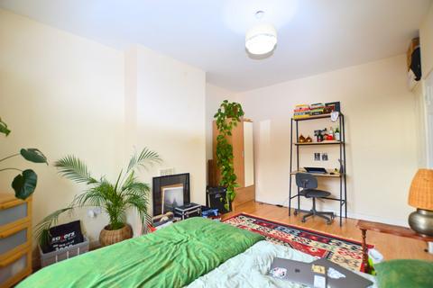 2 bedroom terraced house to rent, Paisley Terrace, Leeds LS12