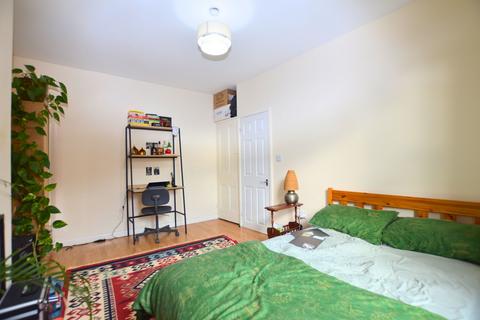 2 bedroom terraced house to rent, Paisley Terrace, Leeds LS12
