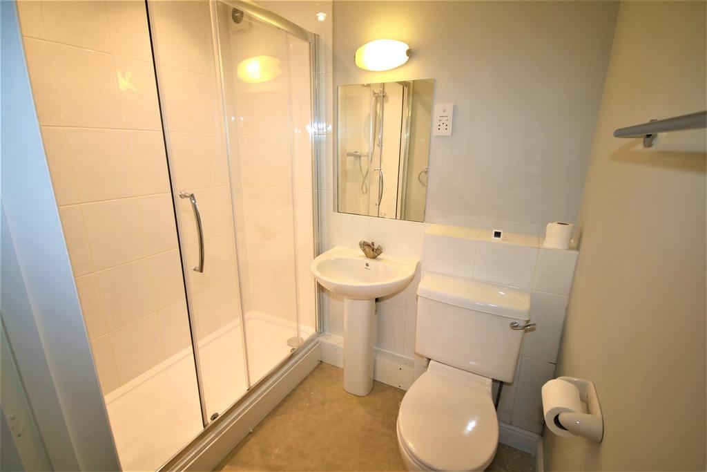 Bed 1 En Suite.JPG