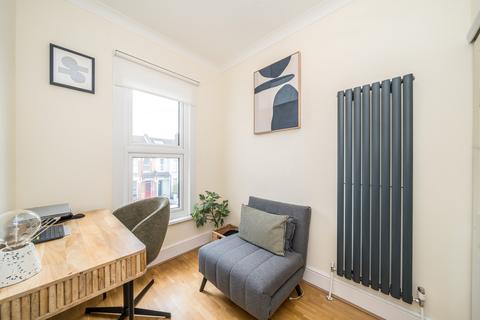 2 bedroom apartment for sale, Eastcombe Avenue, Charlton, London, SE7