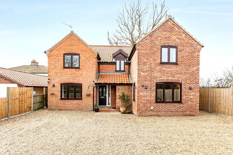 5 bedroom detached house for sale, Beautifully Extended Detached Home in Saham Toney
