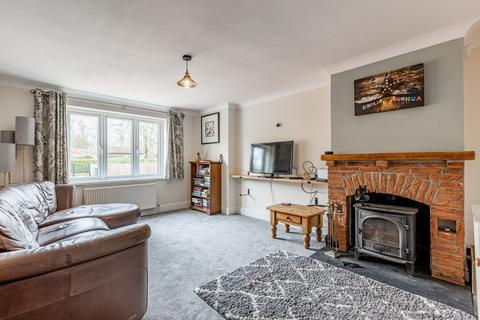 5 bedroom detached house for sale, Beautifully Extended Detached Home in Saham Toney