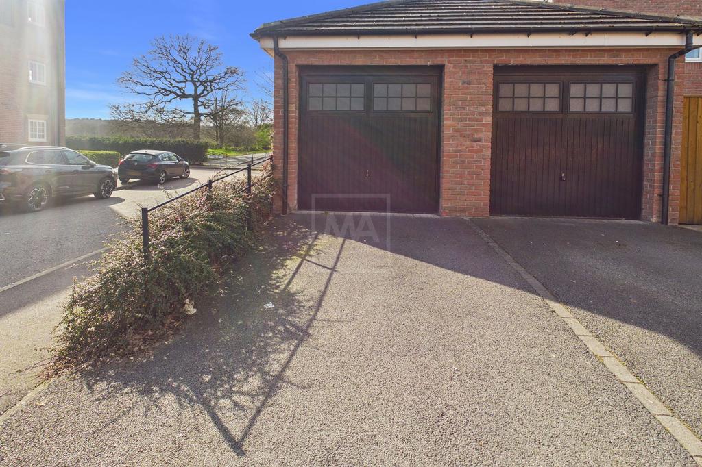 Parking/Garage