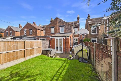 2 bedroom end of terrace house for sale, Barrington Road, Colchester