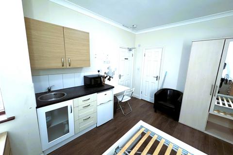undefined, Staines Road, Ilford IG1